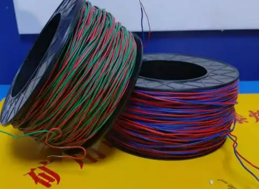 贵定放炮线的主要材质有哪些？不同材质的适用场景有何区别？